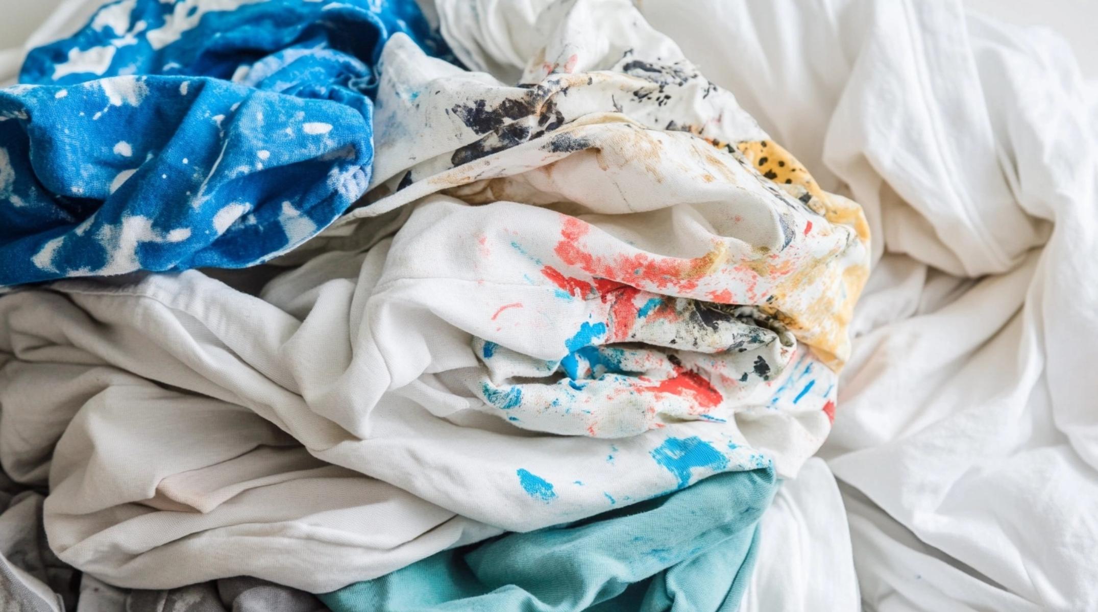 Чим вивести застарілу фарбу з одягу