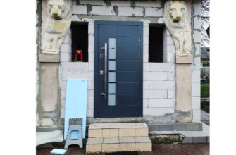 Як вибрати хороші вхідні двері в приватний будинок