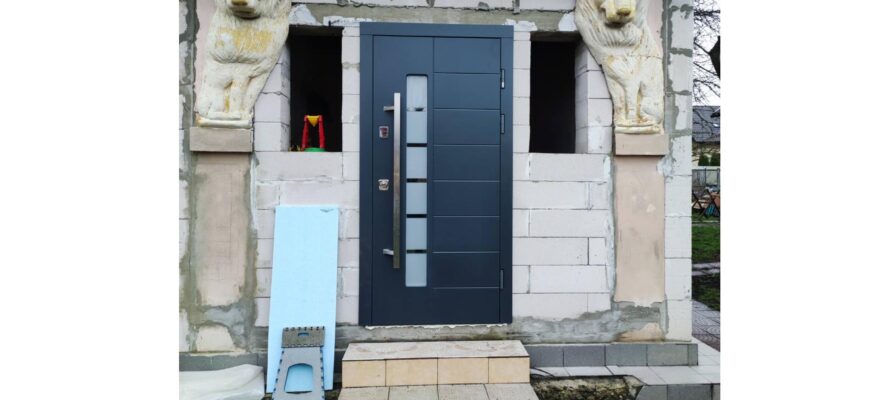 Як вибрати хороші вхідні двері в приватний будинок